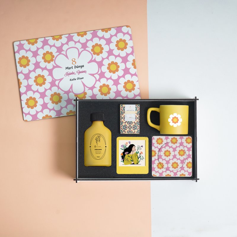 Kadınlar Günü Hediye Seti – Ahşap Kutu, Kolonya, Fincan,Kahve, Çerçeve